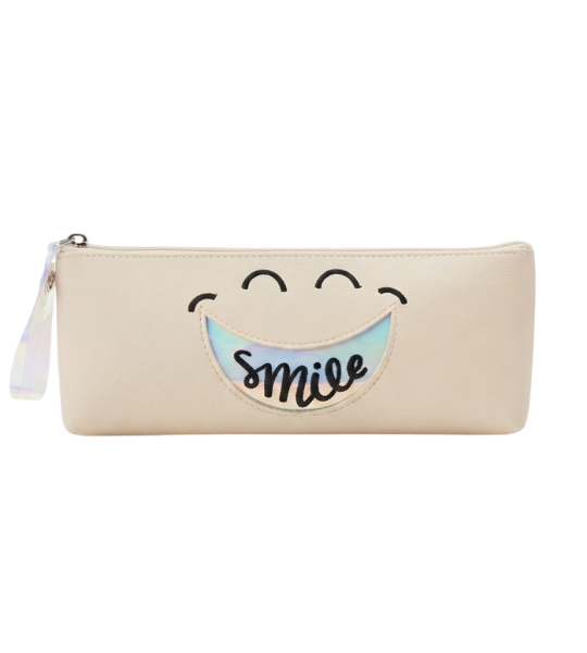 مقلمة بتصميم مبتسم