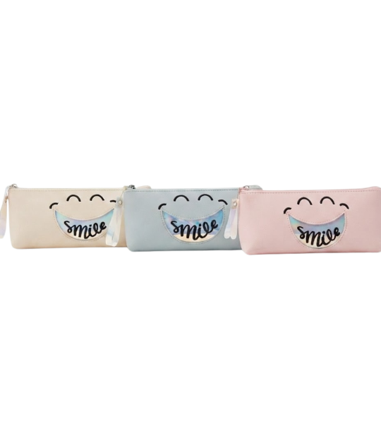 مقلمة بتصميم مبتسم